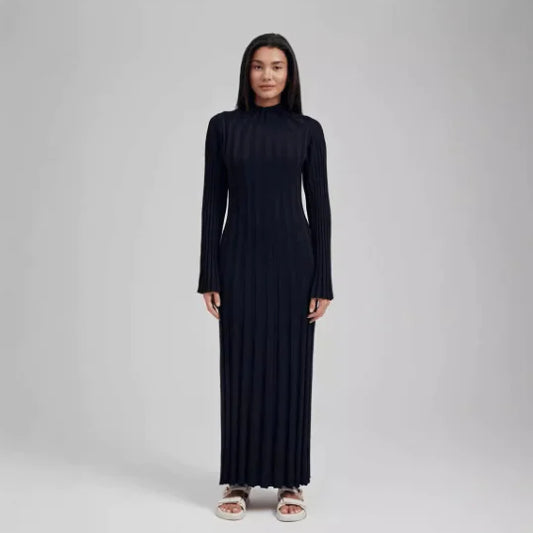 New Knitted Dress with Waist Design and Round Neck